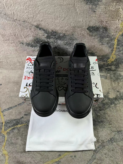 White or Black DG